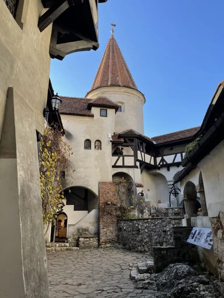 Patio interior del Castillo de Bran