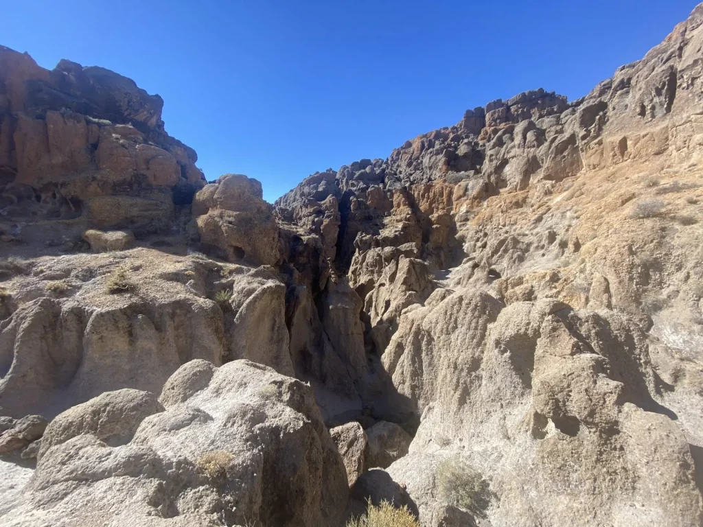 Hole-In-The-Wall es uno de los lugares más conocidos del desierto de Mojave