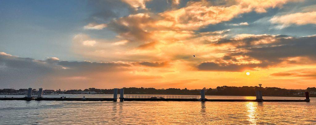 Murallas y mar en Saint-Malo, Francia