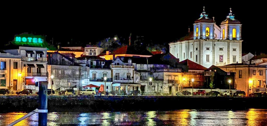 Imagen nocturna de Alcácer do Sal