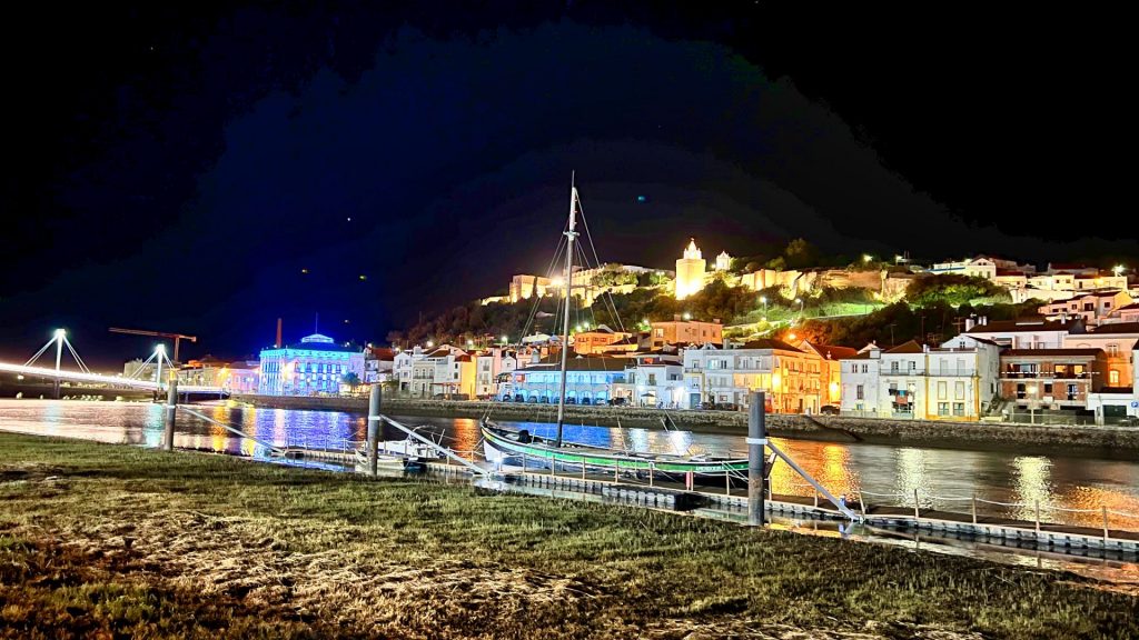 Imagen nocturna de Alcácer do Sal