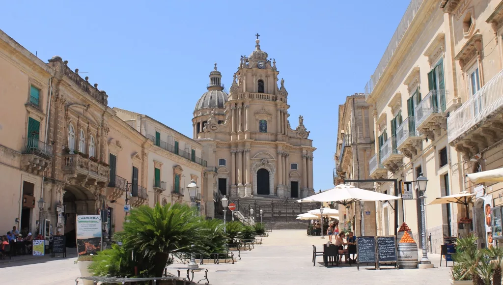 La Catedral de San Giorgio en Ragusa Ibla, una joya barroca que te deja con la boca abierta.