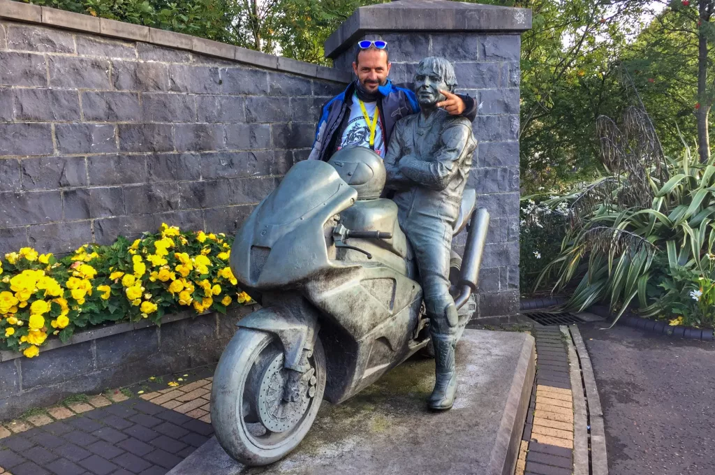 Estatua de Joey Dunlop en Irlanda