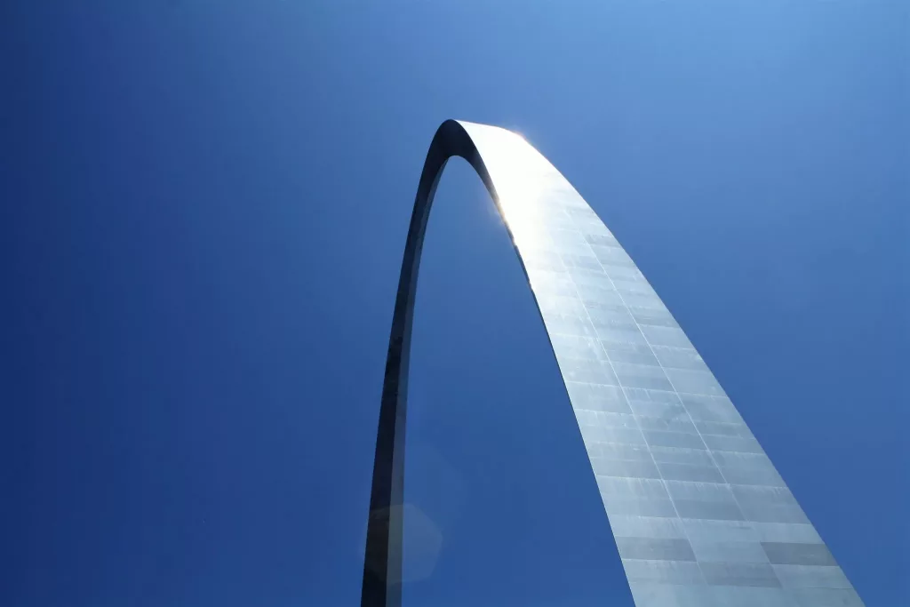 Gateway Arch en St. Louis, Missouri, un icónico monumento en la Ruta 66