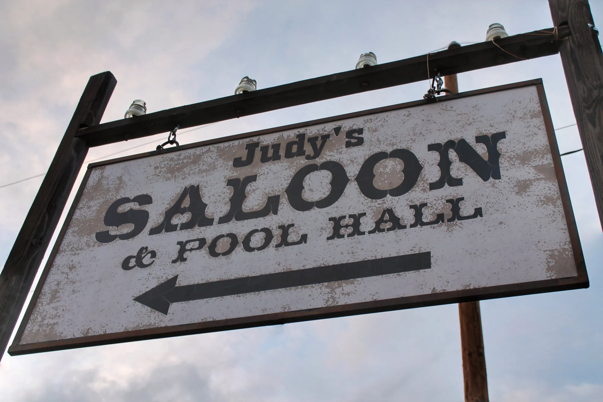 Judy's Saloon en Oatman, un clásico de la Ruta 66