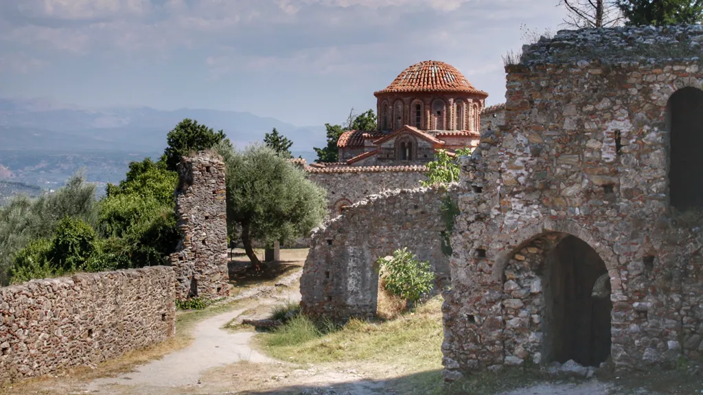 Monasterio bizantino en Mistrás, Peloponeso, Grecia - una joya histórica que te dejará sin palabras