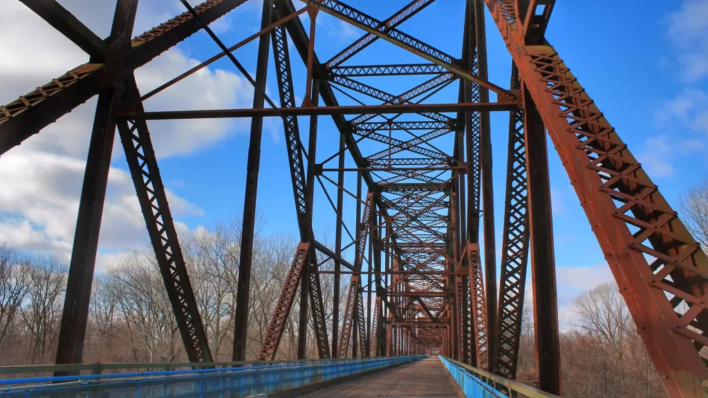 Old Chain of Rocks Bridge en la Ruta 66, un icónico puente metálico con estructura oxidada