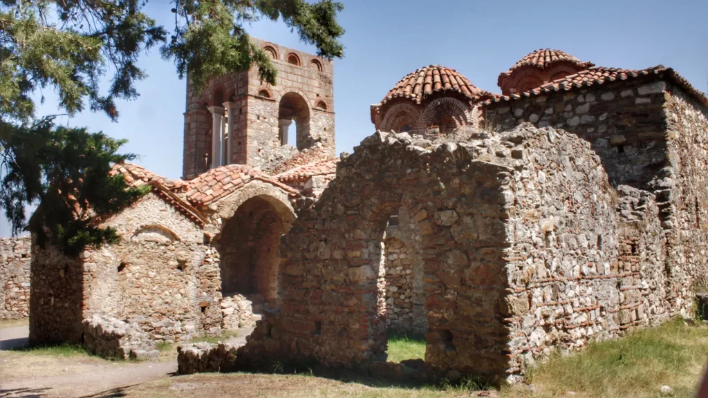 Ruinas bizantinas en Mistrás, una joya histórica en el Peloponeso