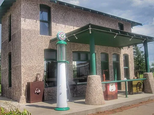 Antigua gasolinera vintage en la Ruta 66 en Texas.