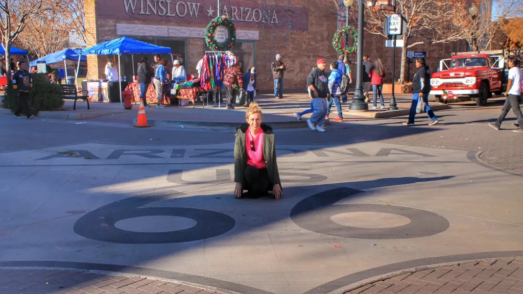 Winslow Arizona en la Ruta 66 con ambiente navideño