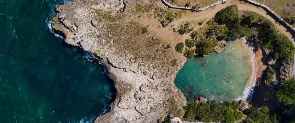 Hoyo Zumbador en Boca de Yuma, República Dominicana, visto desde el aire